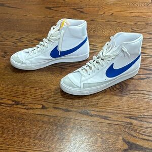 Nike Men's White and Blue Sneakers